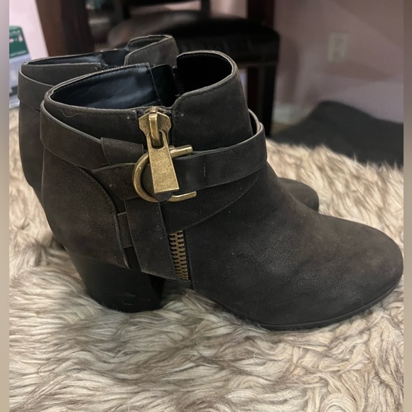 Boots - Picture 2 of 3